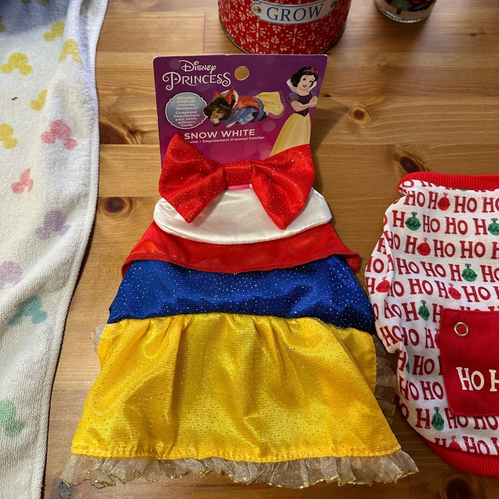 New with tags small rodents like a guinea pig clothes Snow White, Minnie, mouse